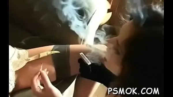 신선한 Smoking scene with busty honey 드라이브 튜브