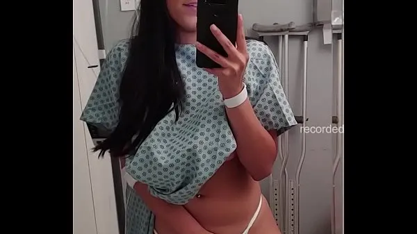Tubo de transmissão em quarentena quase pego se masturbando em quarto de hospital novo