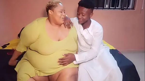 Fresh AfricanChikito Fat Juicy Pussy opens up like a GEYSER drive Tube