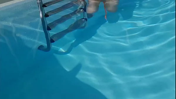 Fresh Young girl masturbates in the institute pool drive Tube