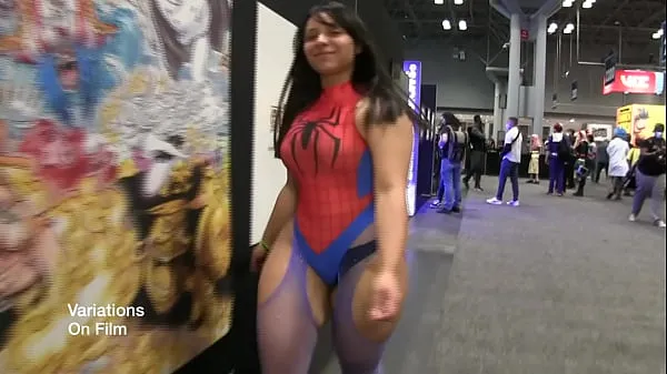 Tubo de transmissão Big Booty Porn Starlet vai para NY Comic Con para cumprimentar seus fãs novo