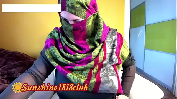 Tubo de unidad Musulmana árabe bbw milf cam girl en Hijab bajando desnuda 02.14 grabando webcams árabes de grandes tetas nuevo